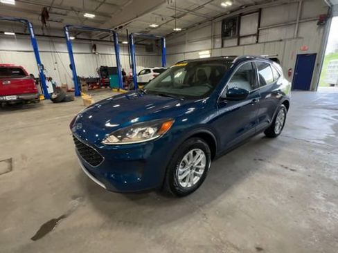 Used 2020 Ford Escape SE image 5