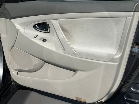 Used 2011 Toyota Camry LE w/ LE Extra-Value Pkg image 30