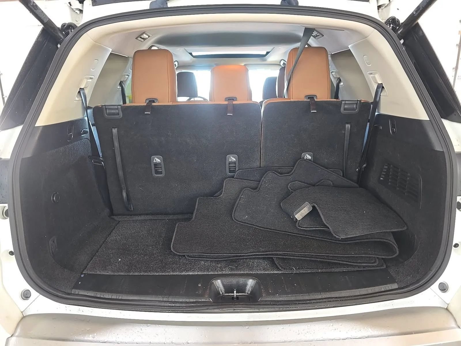 Used 2024 Nissan Pathfinder Platinum AWD/4WD image 24