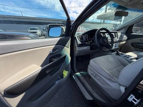 Used 2021 Kia Sedona LX FWD image 10
