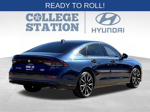 Used 2025 Honda Accord Touring image 11