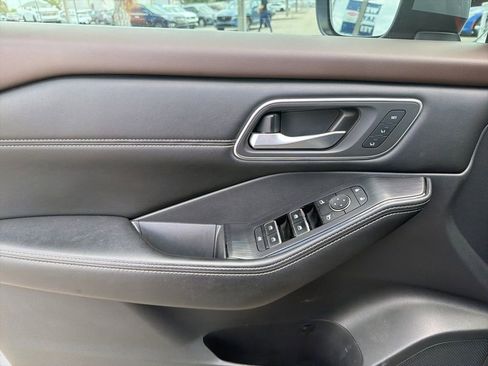 Used 2021 Nissan Rogue SL image 16