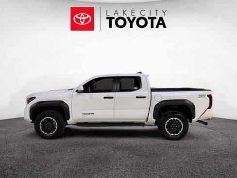 Used 2024 Toyota Tacoma TRD Off-Road image 3