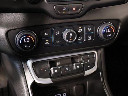 Used 2022 GMC Terrain SLE w/ Driver Convenience Package image 8