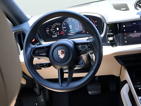 Certified 2026 Porsche Cayenne E-Hybrid Coupe AWD/4WD image 21