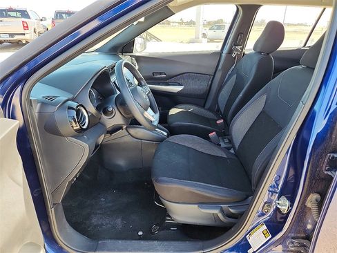 Used 2019 Nissan Kicks SV image 12