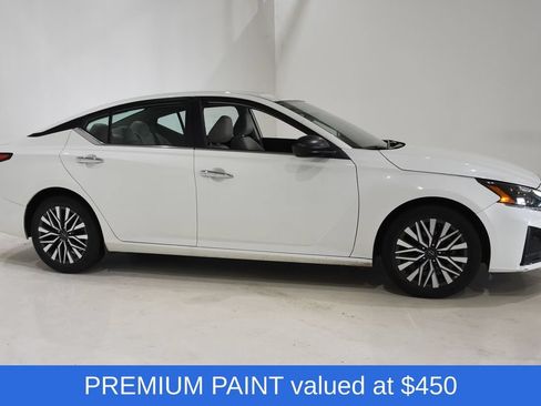 Used 2025 Nissan Altima 2.5 SV FWD image 3