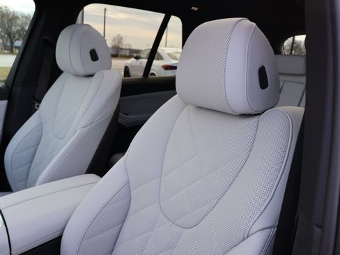 Used 2026 BMW X5 xDrive40i w/ M Sport Package image 11