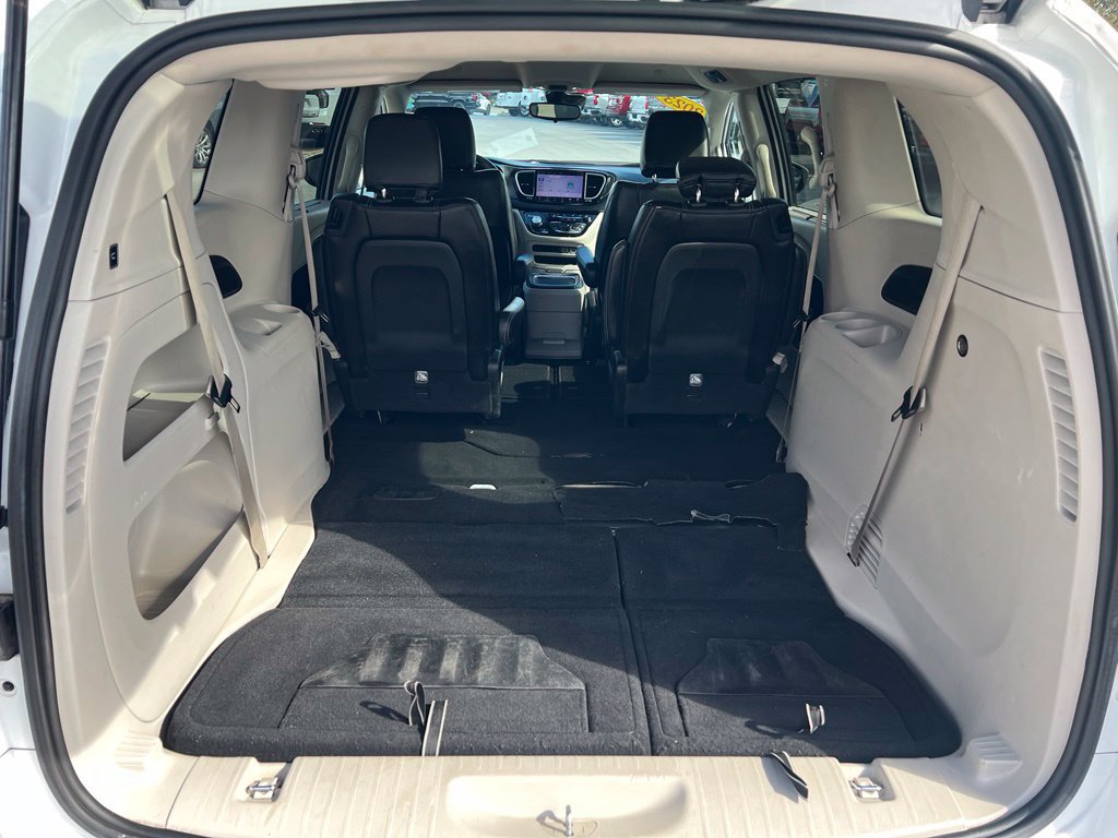 Used 2023 Chrysler Pacifica Touring-L FWD image 22