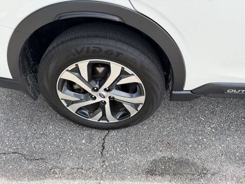 Used 2022 Subaru Outback Touring AWD/4WD image 5
