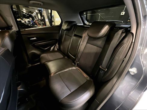 Used 2022 Chevrolet Trax LT w/ LT Convenience Package image 15