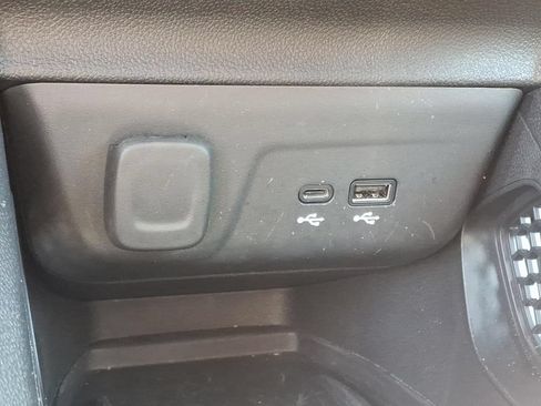 Used 2025 Chevrolet TrailBlazer RS w/ Convenience Package AWD/4WD image 12