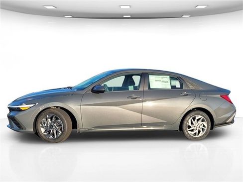 New 2026 Hyundai Elantra Blue image 5