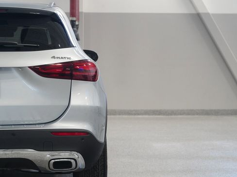 Used 2025 Mercedes-Benz GLA 250 4MATIC image 12