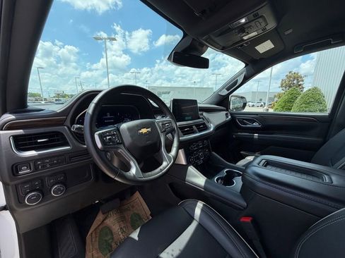 Used 2024 Chevrolet Suburban Premier AWD/4WD image 10