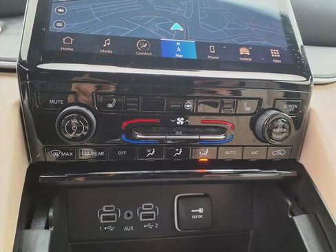 Used 2024 Jeep Grand Cherokee Limited image 19