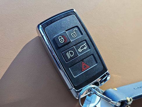 Used 2023 Land Rover Defender 90 X-Dynamic SE image 37