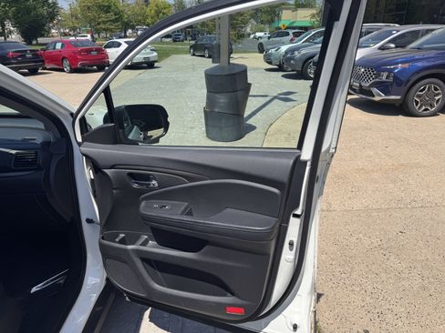 Used 2018 Honda Pilot EX image 23