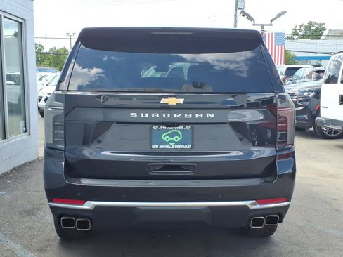 Used 2025 Chevrolet Suburban High Country AWD/4WD image 5