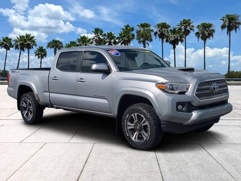 Used 2017 Toyota Tacoma TRD Sport w/ Tow Package RWD image 2