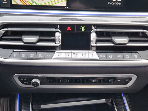 Used 2022 BMW X7 M50i w/ Executive Package image 22