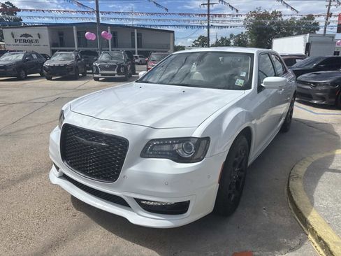 Certified 2023 Chrysler 300 Touring L w/ Popular Equipment Group image 3