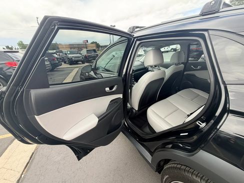 Used 2023 Hyundai Kona Limited AWD/4WD image 21