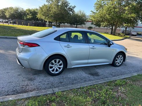 Used 2022 Toyota Corolla LE image 5