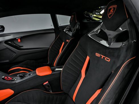 Used 2023 Lamborghini Huracan STO image 19