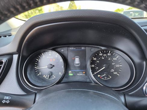 Used 2019 Nissan Rogue SV w/ Premium Package AWD/4WD image 11