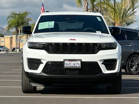 Used 2023 Jeep Grand Cherokee Altitude AWD/4WD image 9