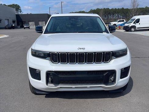 Certified 2022 Jeep Grand Cherokee Overland w/ Luxury Tech Group IV image 2