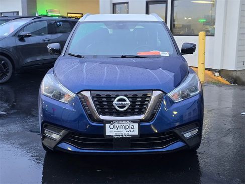 Used 2020 Nissan Kicks SR w/ SR Premium Package image 2