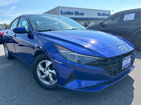 Used 2022 Hyundai Elantra SE w/ Preferred Accessory Package FWD image 2