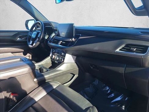 Used 2024 GMC Yukon XL SLT image 17