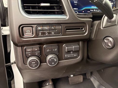 Used 2023 Chevrolet Tahoe Z71 w/ Z71 Off-Road Package AWD/4WD image 13