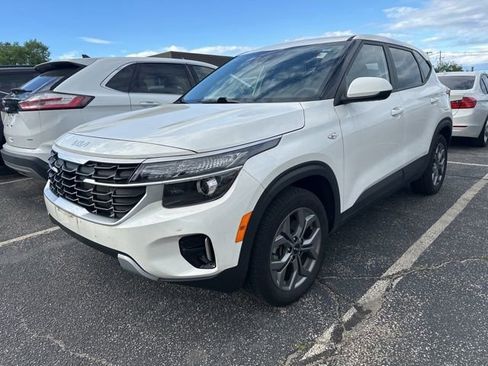 Used 2024 Kia Seltos LX AWD/4WD image 3