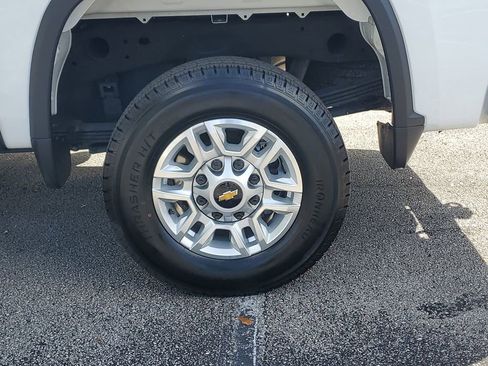 Used 2025 Chevrolet Silverado 2500 LT w/ Convenience Package image 5