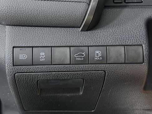 Used 2020 Toyota Camry XSE image 17