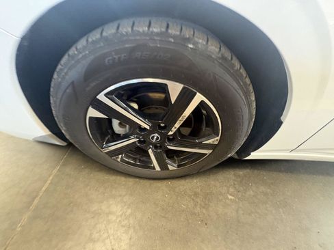 Used 2024 Nissan Sentra SV FWD image 10