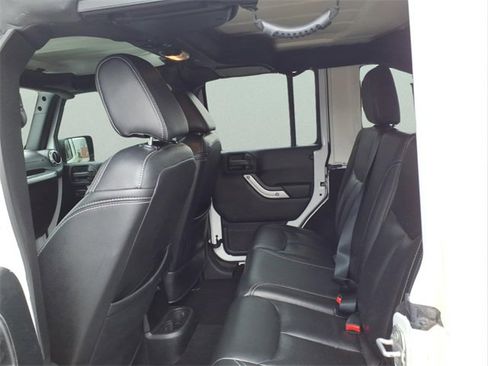 Used 2016 Jeep Wrangler Unlimited Sahara w/ Connectivity Group image 8