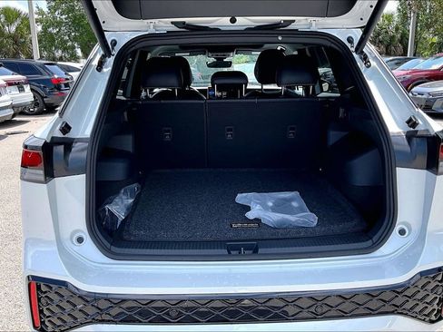New 2026 Volkswagen Tiguan SE R-Line AWD/4WD image 15