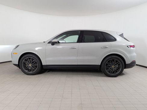 Certified 2024 Porsche Cayenne AWD/4WD image 2