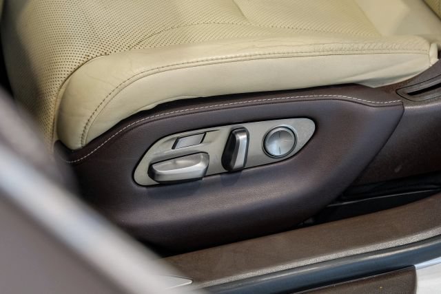 Used 2018 Lexus LS 500 w/ Accessory Package (Z1) RWD image 47