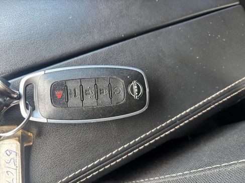 Used 2025 Nissan Rogue SV AWD/4WD image 26