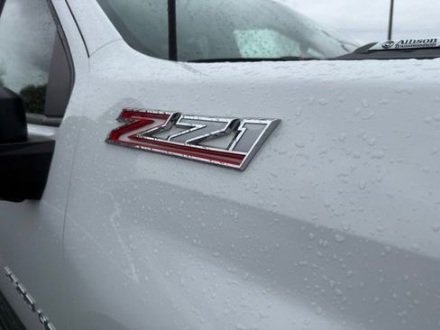 Used 2025 Chevrolet Silverado 2500 Custom w/ Custom Value Package image 5