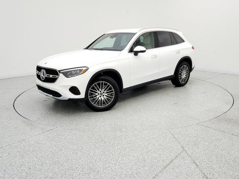 Used 2025 Mercedes-Benz GLC 300 image 1
