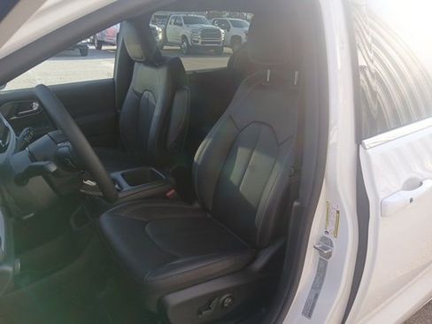 New 2026 Chrysler Pacifica Select image 35
