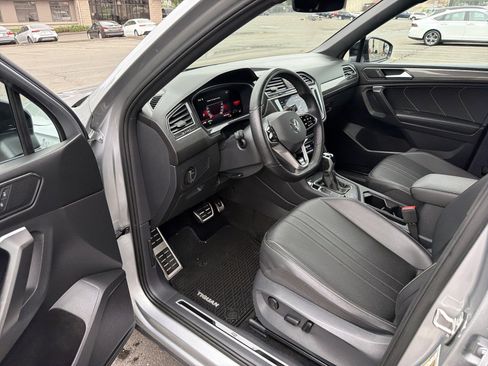 Used 2023 Volkswagen Tiguan SE R-Line AWD/4WD image 16