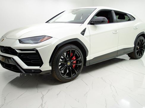 Used 2022 Lamborghini Urus AWD/4WD image 2